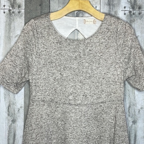𝅺altar’d State heather gray shirt sleeve dress. A-line. Triangular back opening - Picture 2 of 12